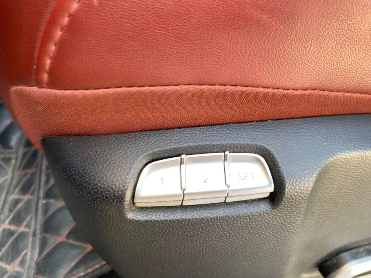 Car image 27