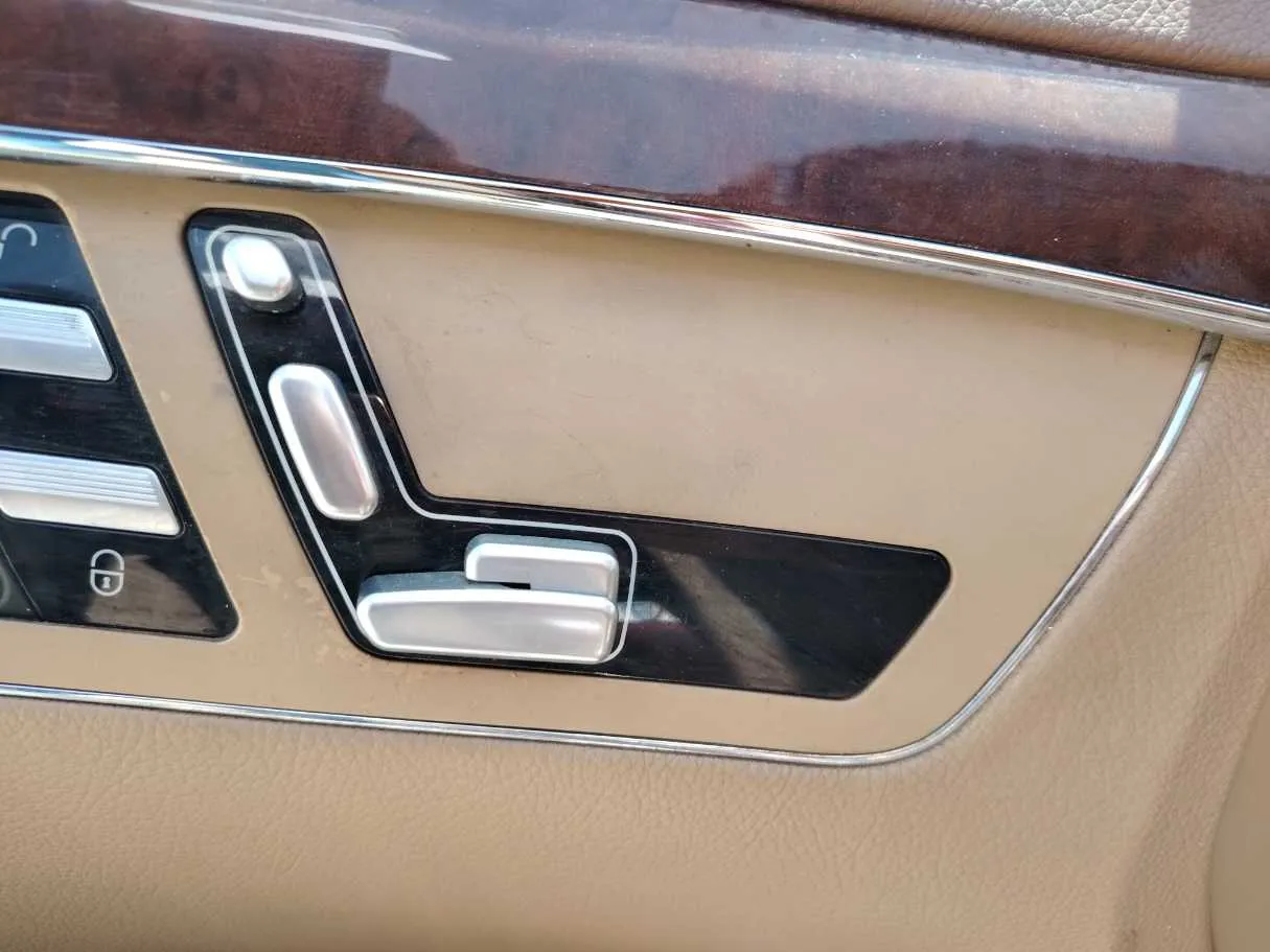 Car image 27