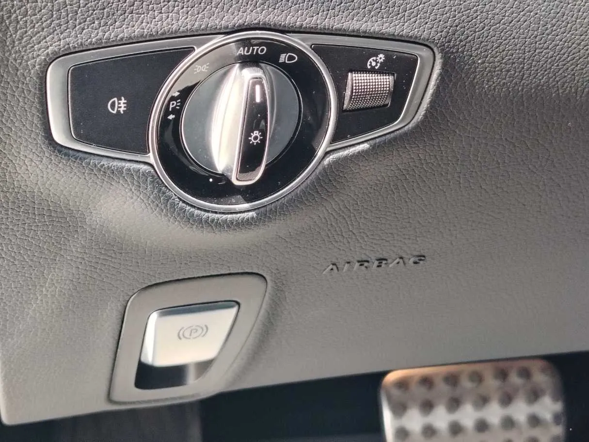 Car image 29