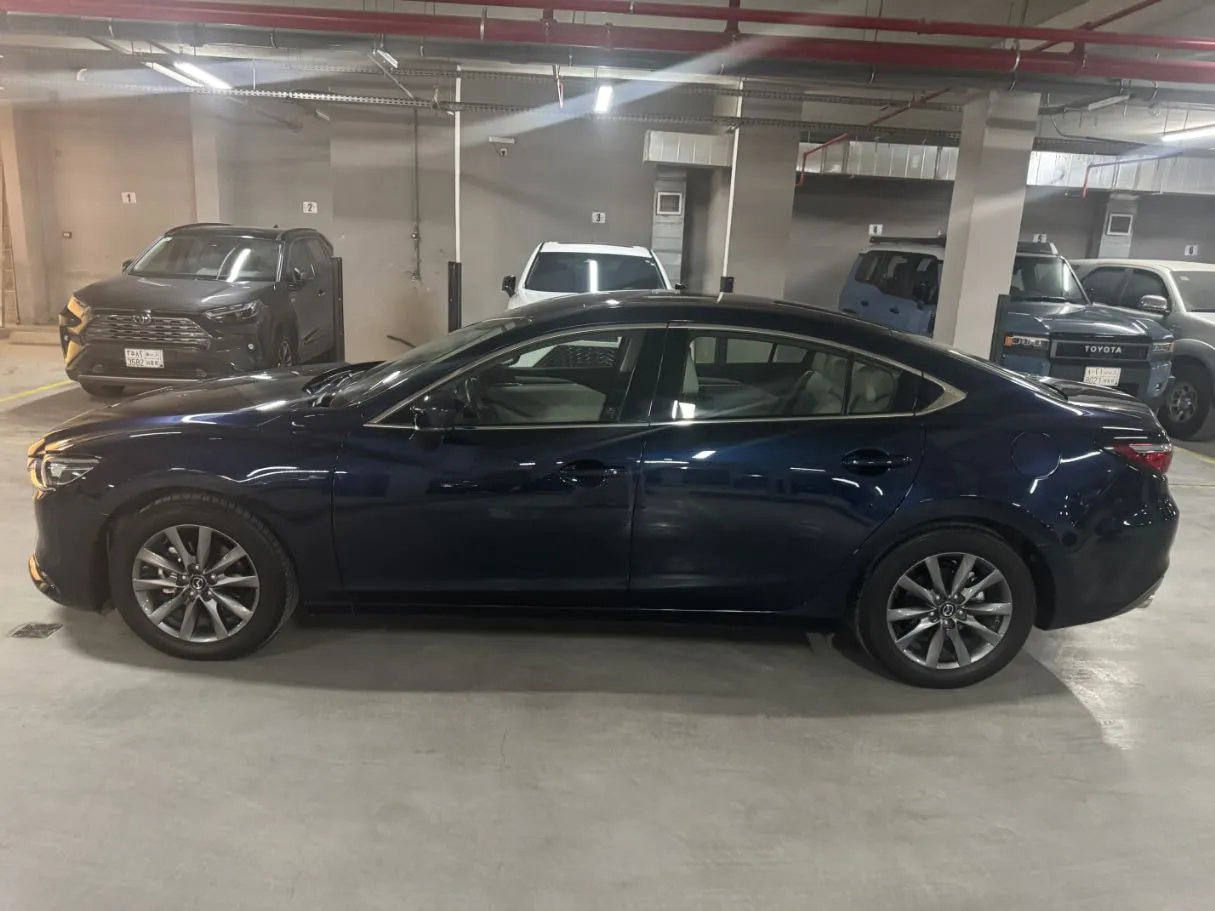 Car image 8