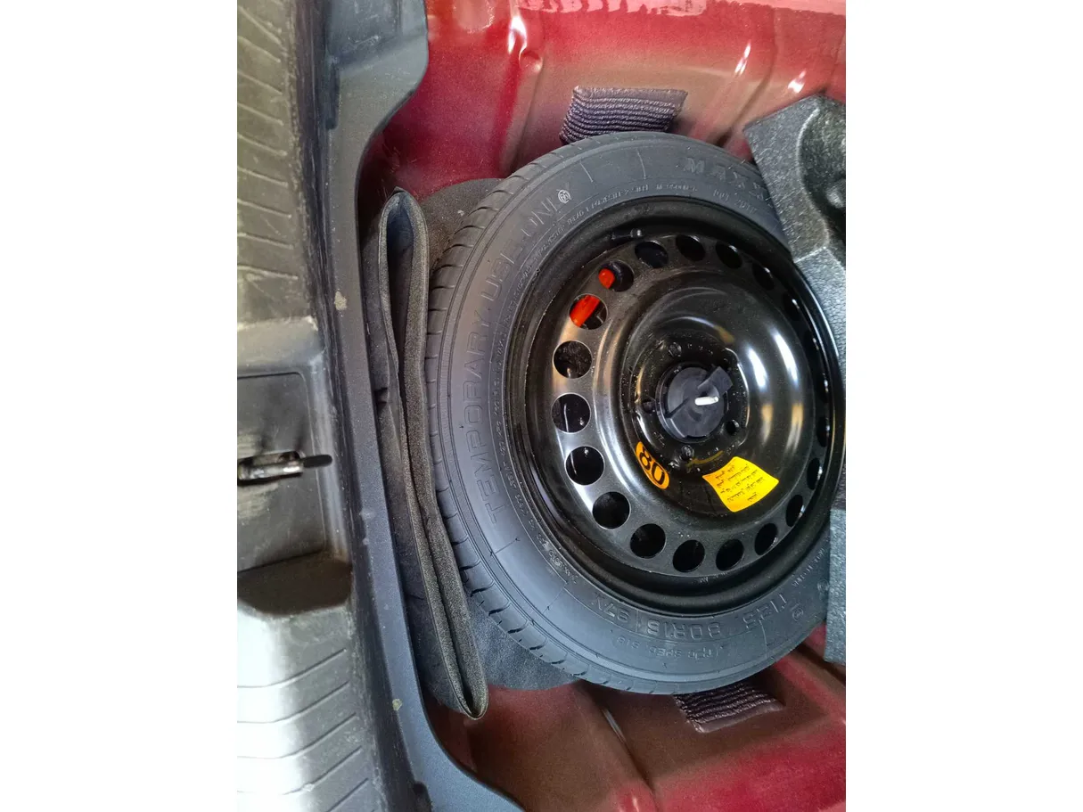 Car image 30