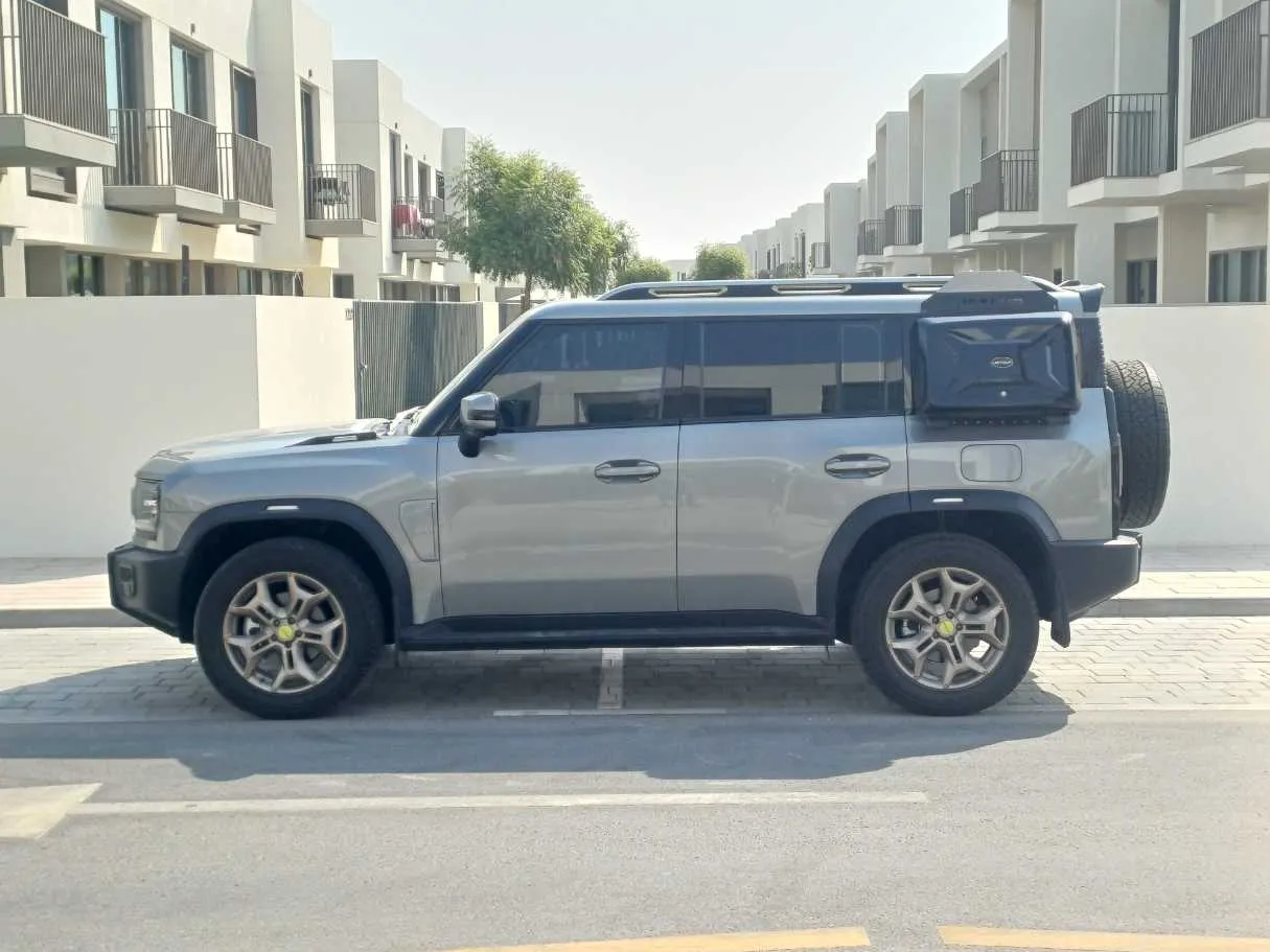 Car image 4
