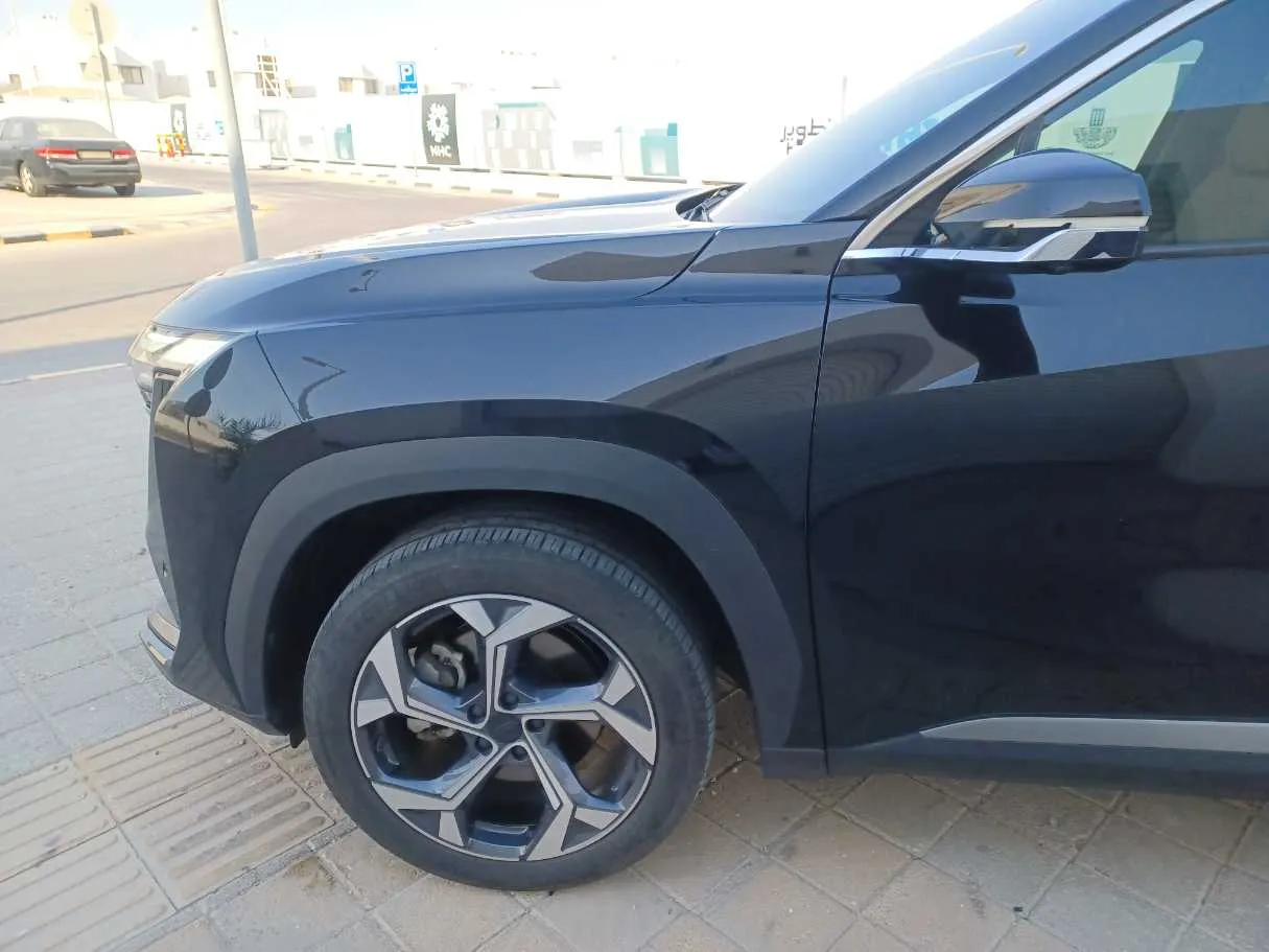 Car image 9