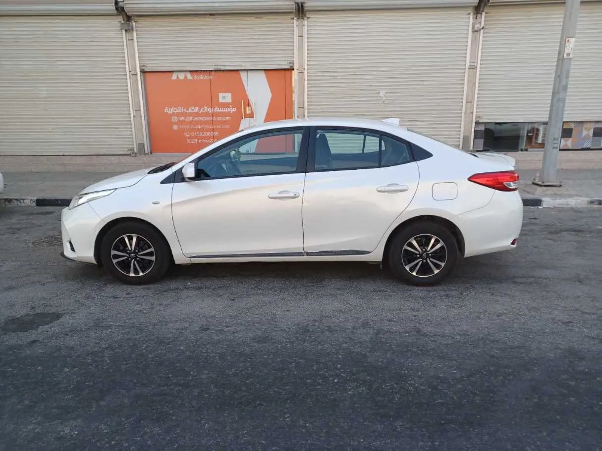 Car image 8