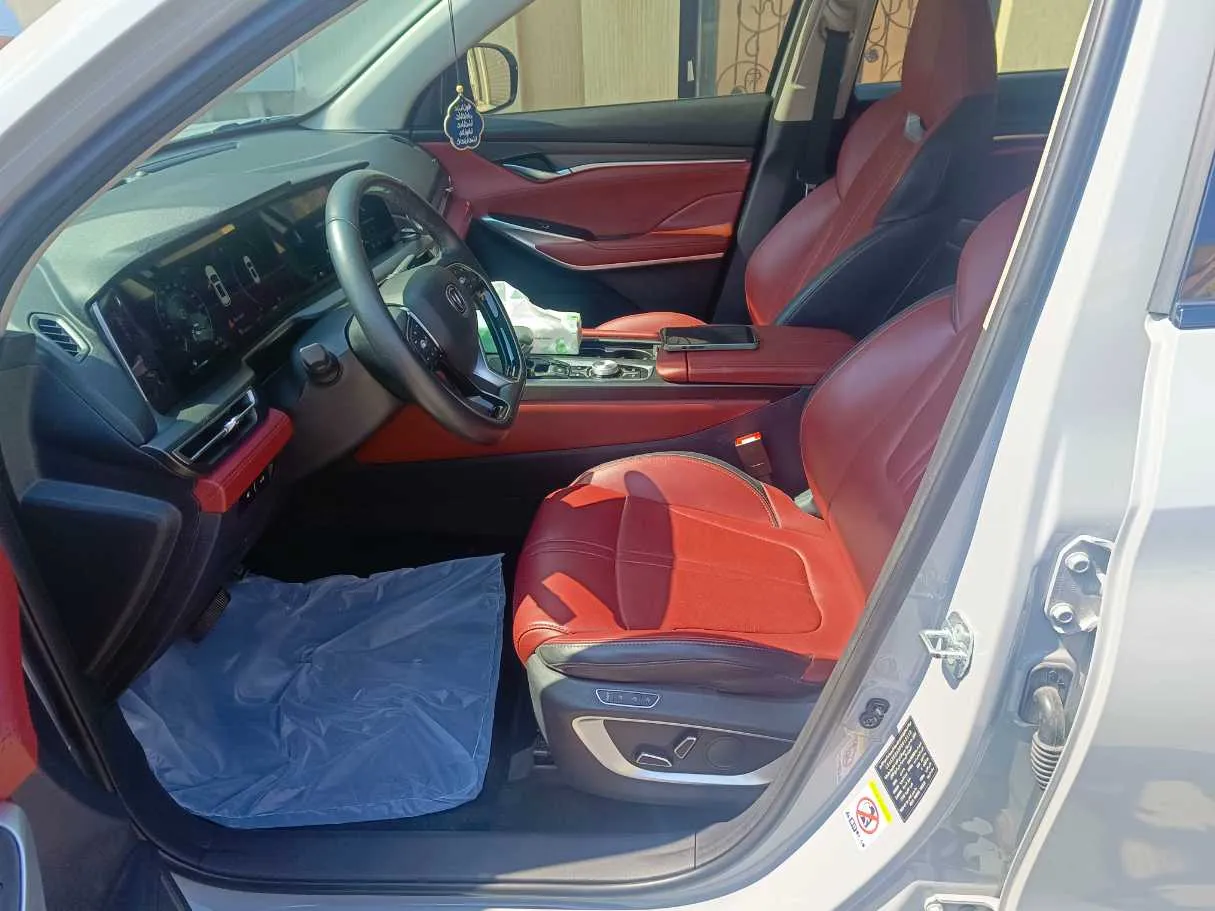 Car image 14