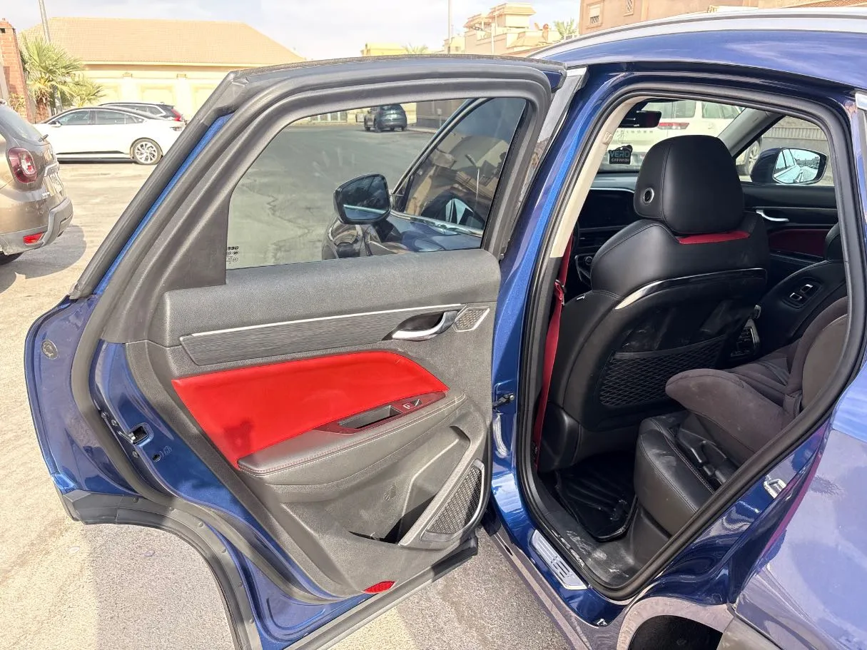 Car image 13