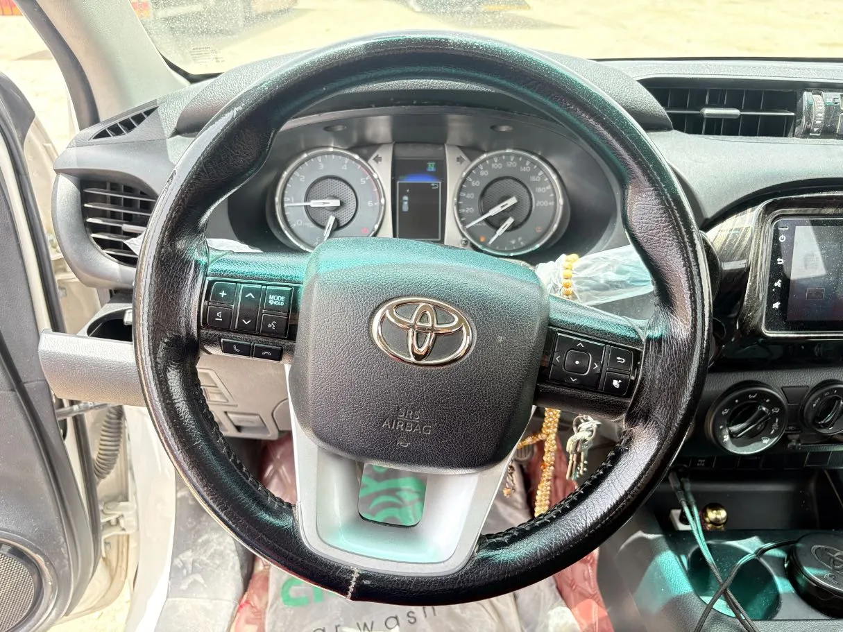 Car image 18