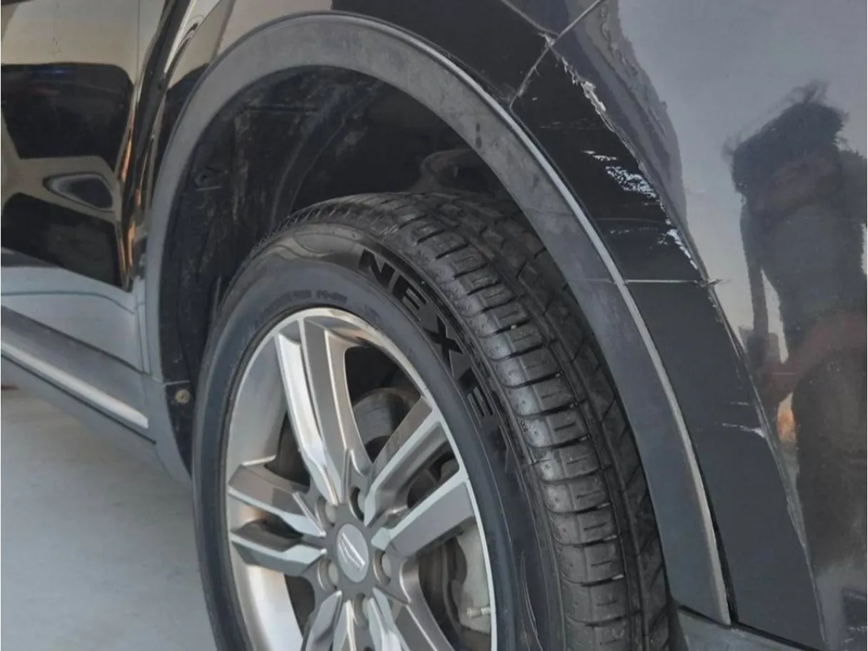 Car image 8