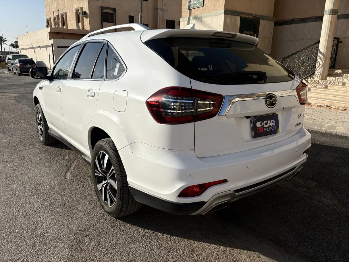 Car image 7