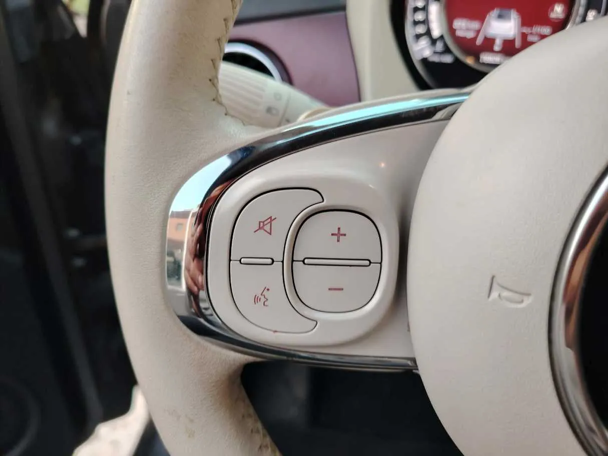 Car image 40