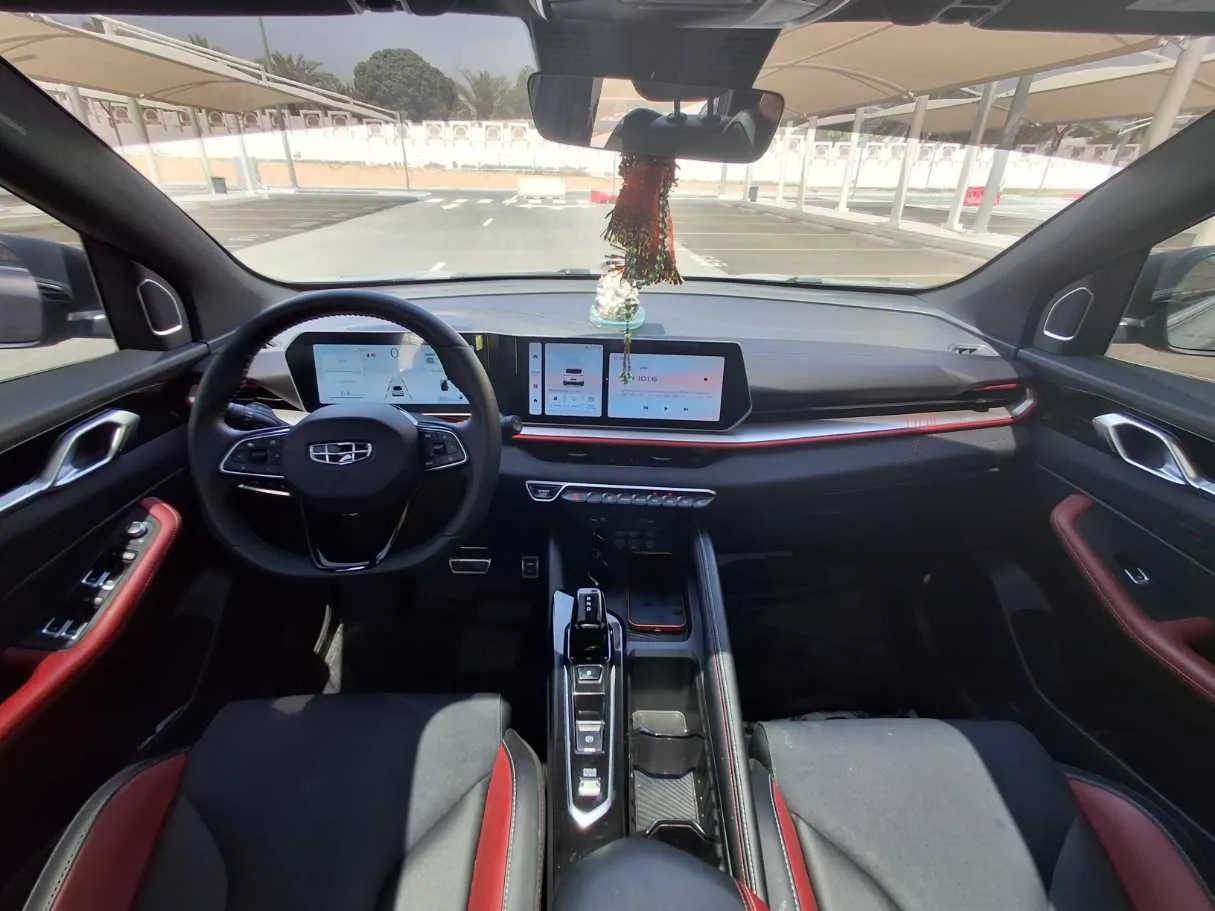 Car image 14