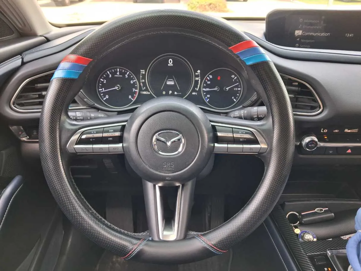 Car image 14
