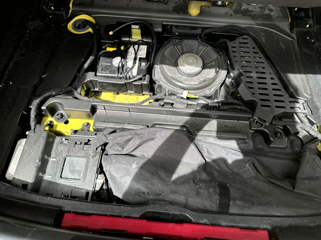 Car image 30