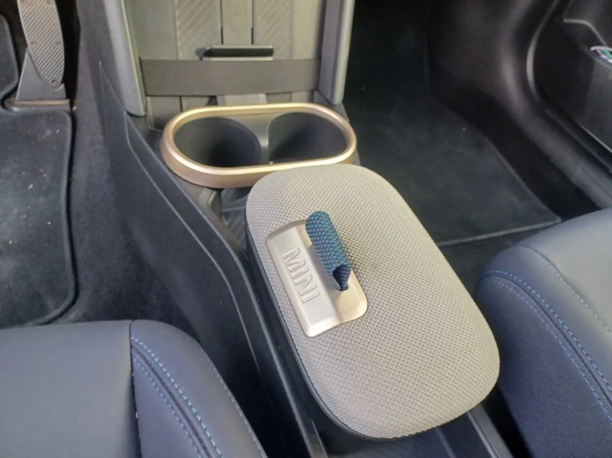 Car image 14