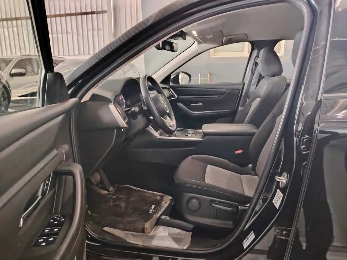 Car image 12