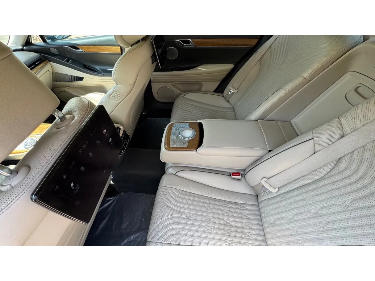 Car image 11