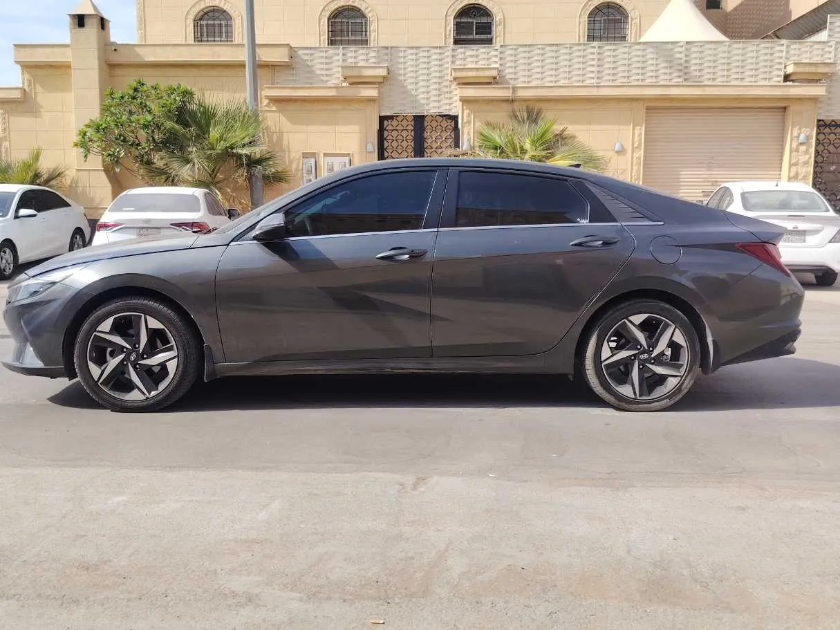 Car image 8