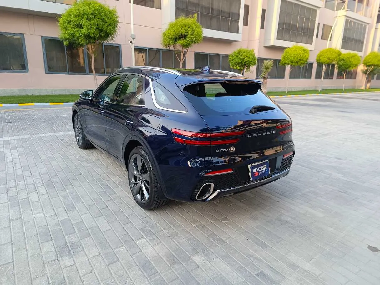 Car image 7