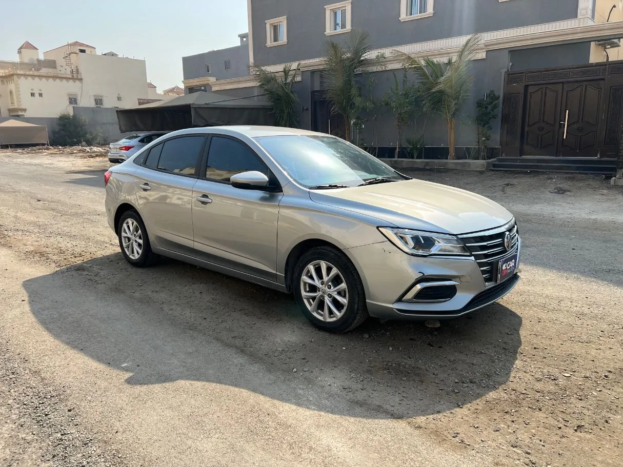Car image 3