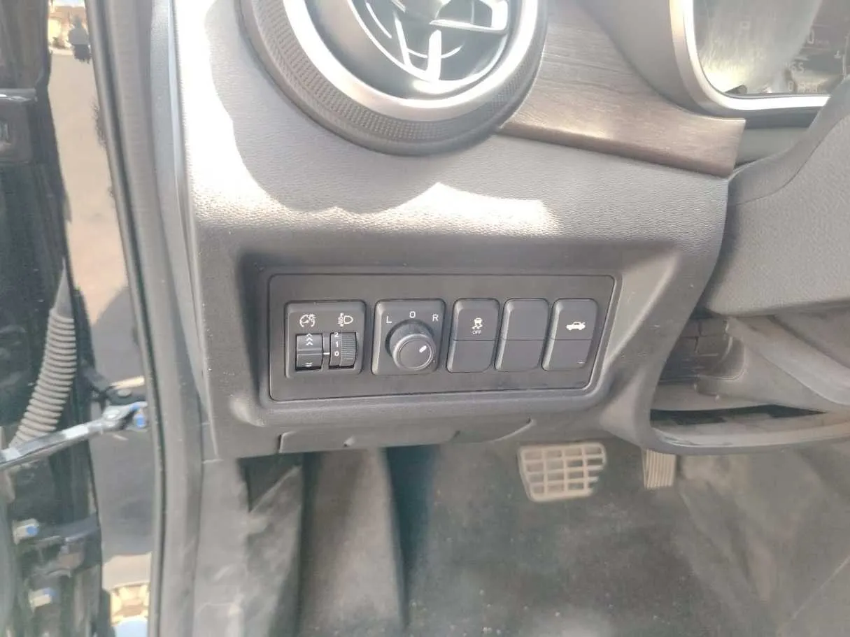 Car image 33