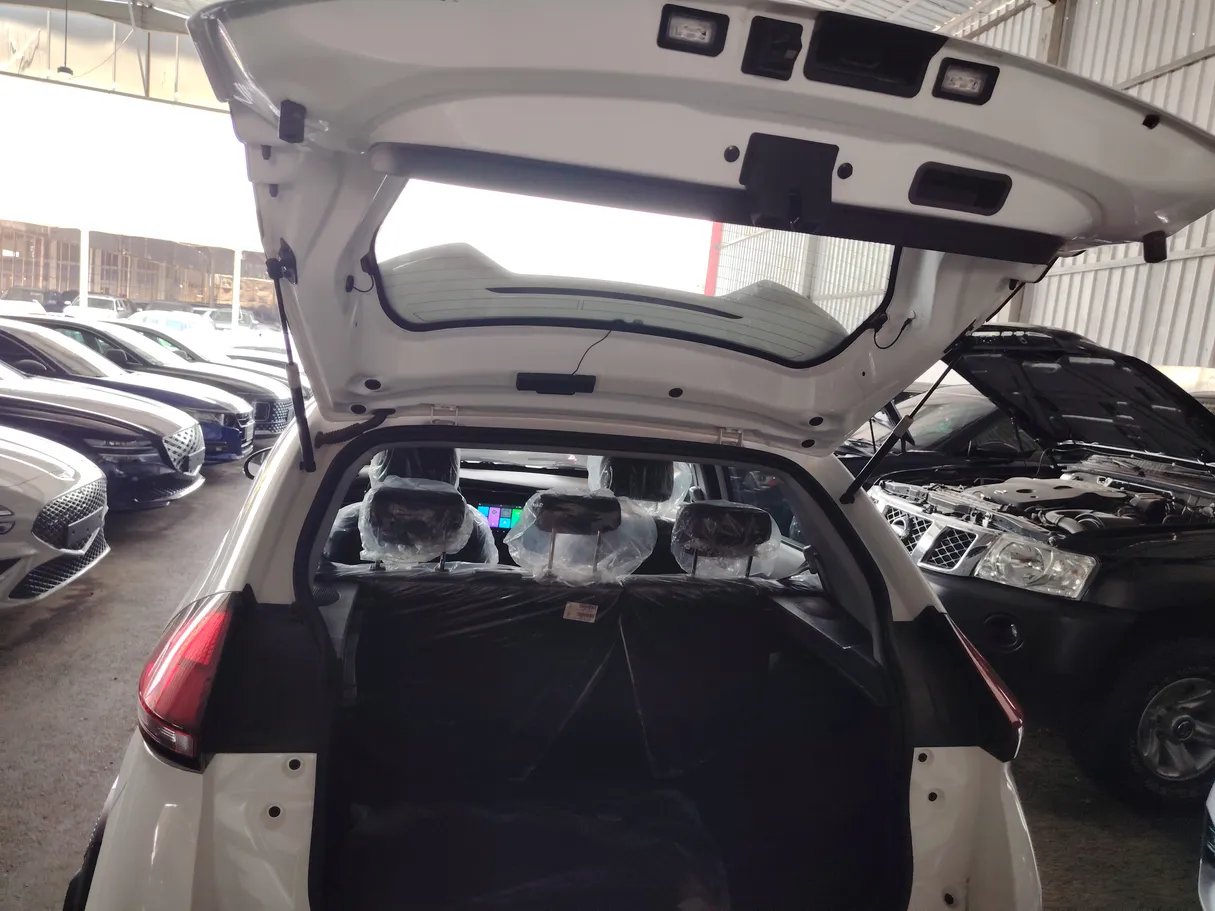 Car image 26