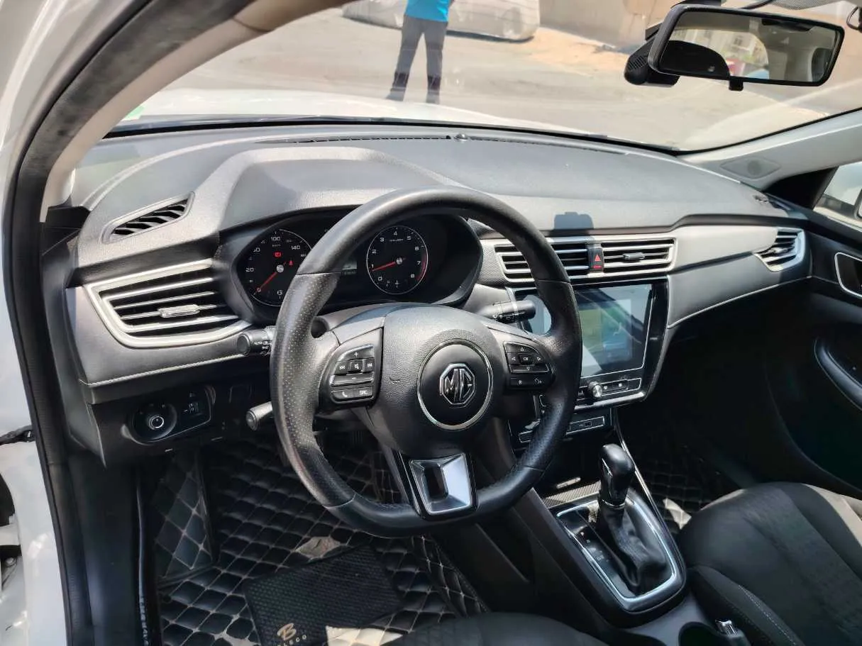 Car image 11