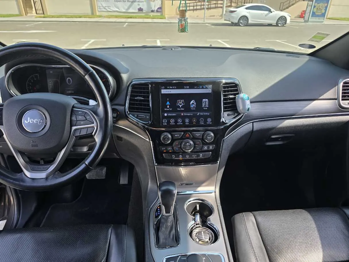 Car image 15
