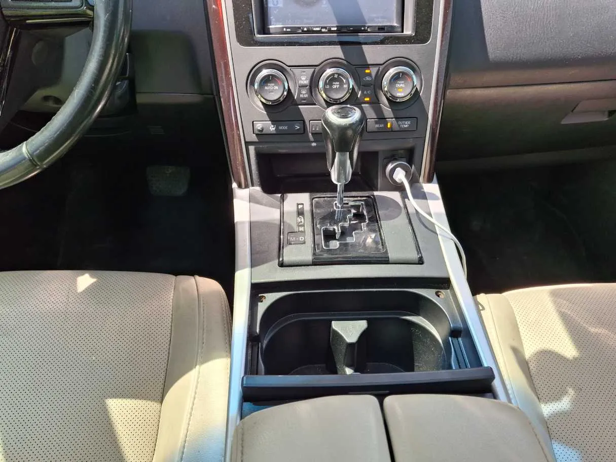 Car image 16