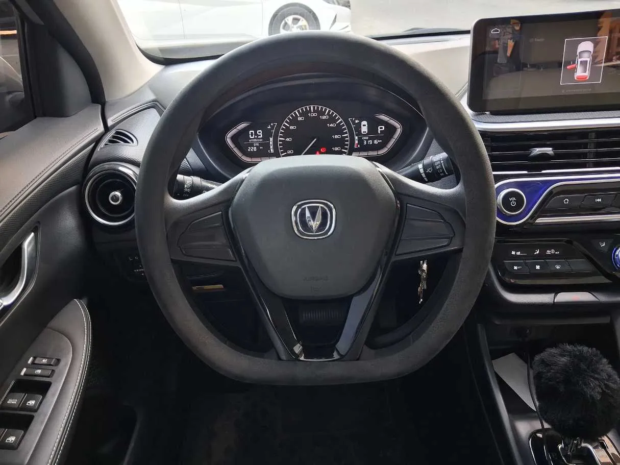 Car image 17