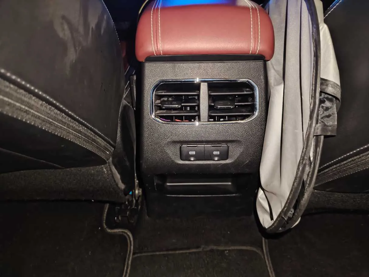 Car image 29