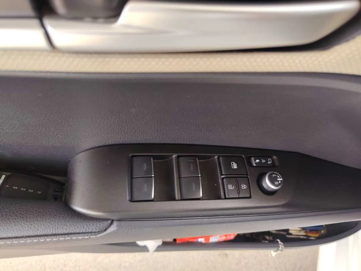 Car image 29