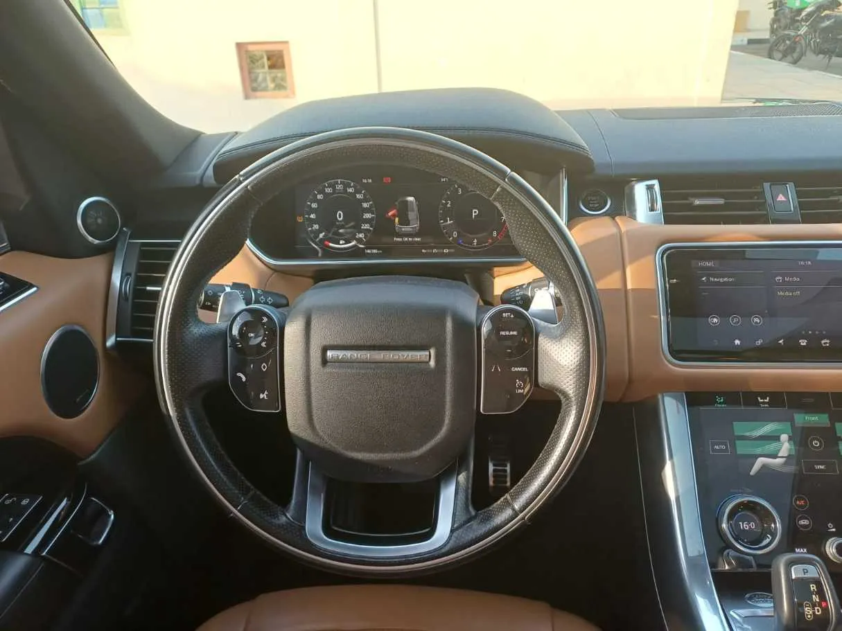 Car image 17