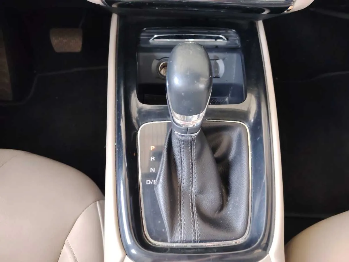 Car image 26