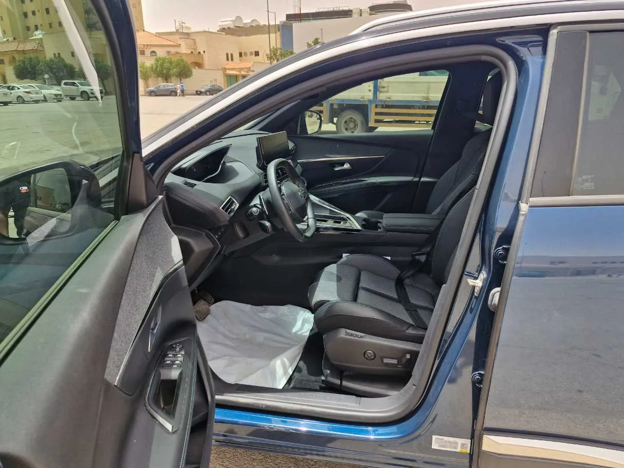 Car image 12