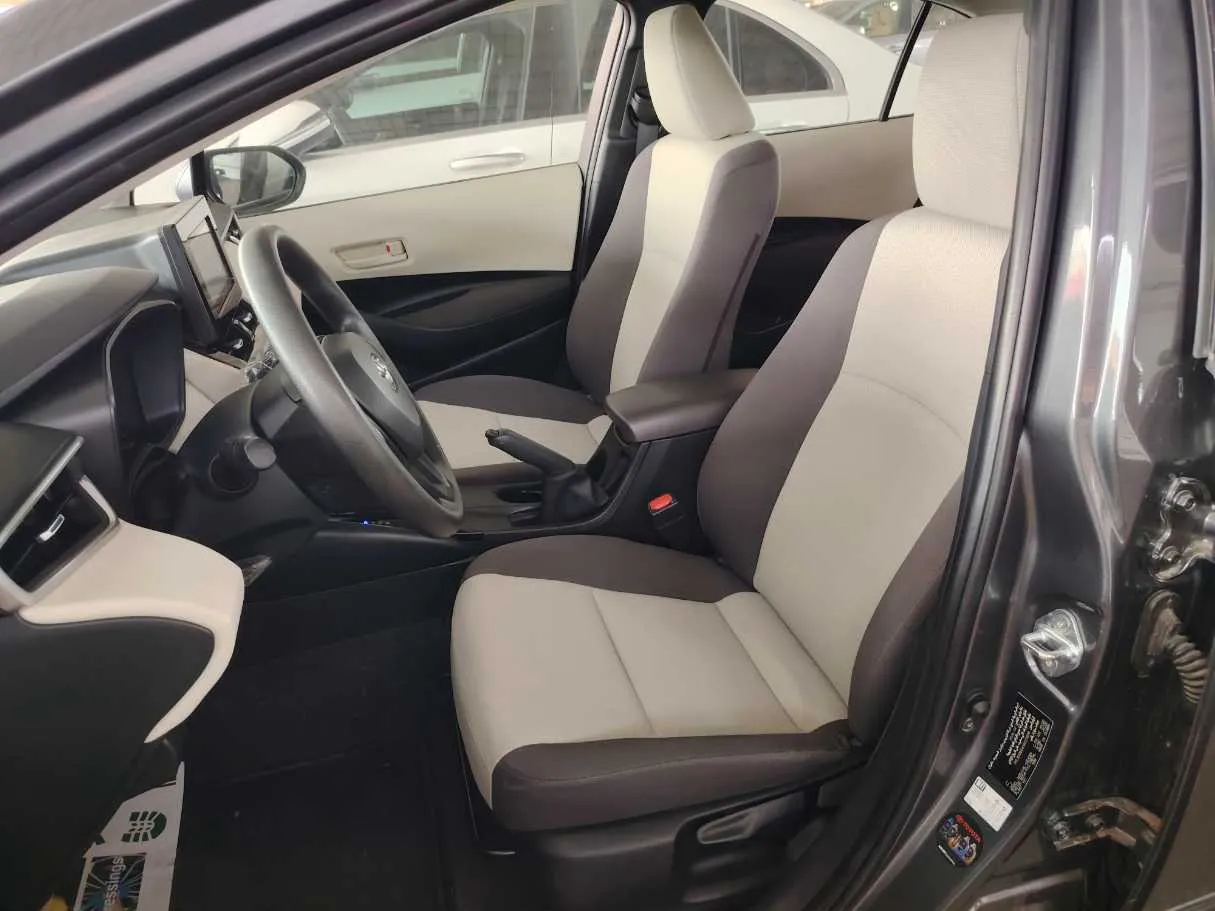 Car image 13