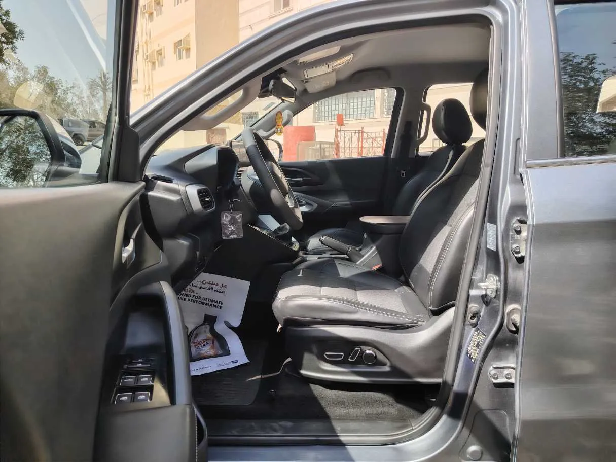 Car image 12