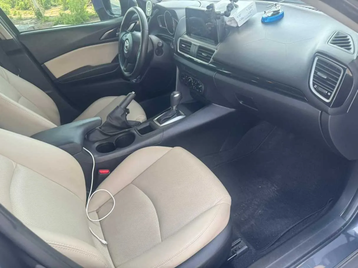 Car image 17