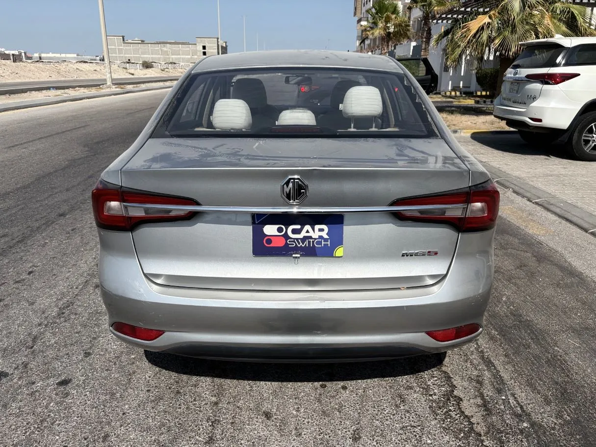 Car image 6