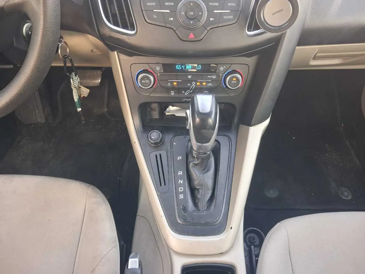 Car image 18