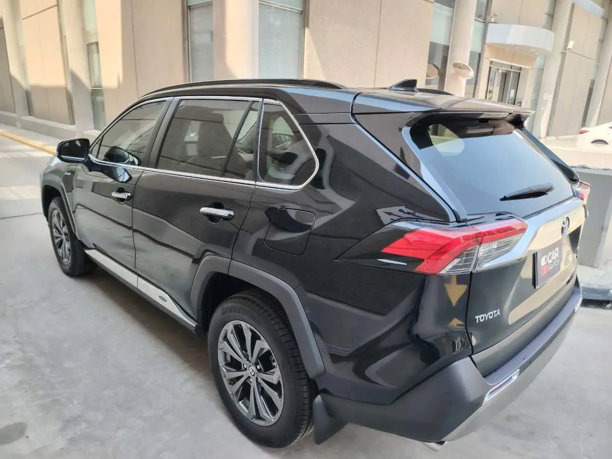 Car image 8