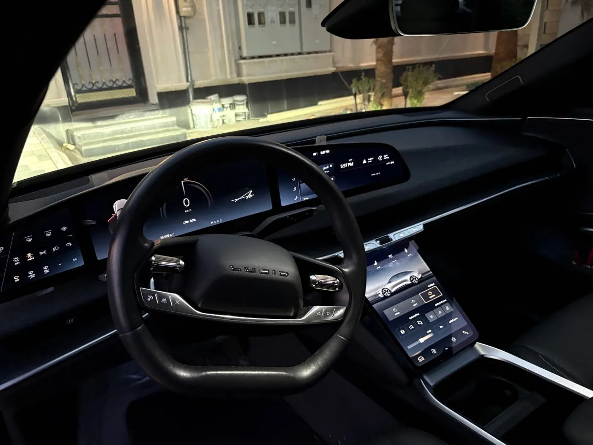 Car image 11