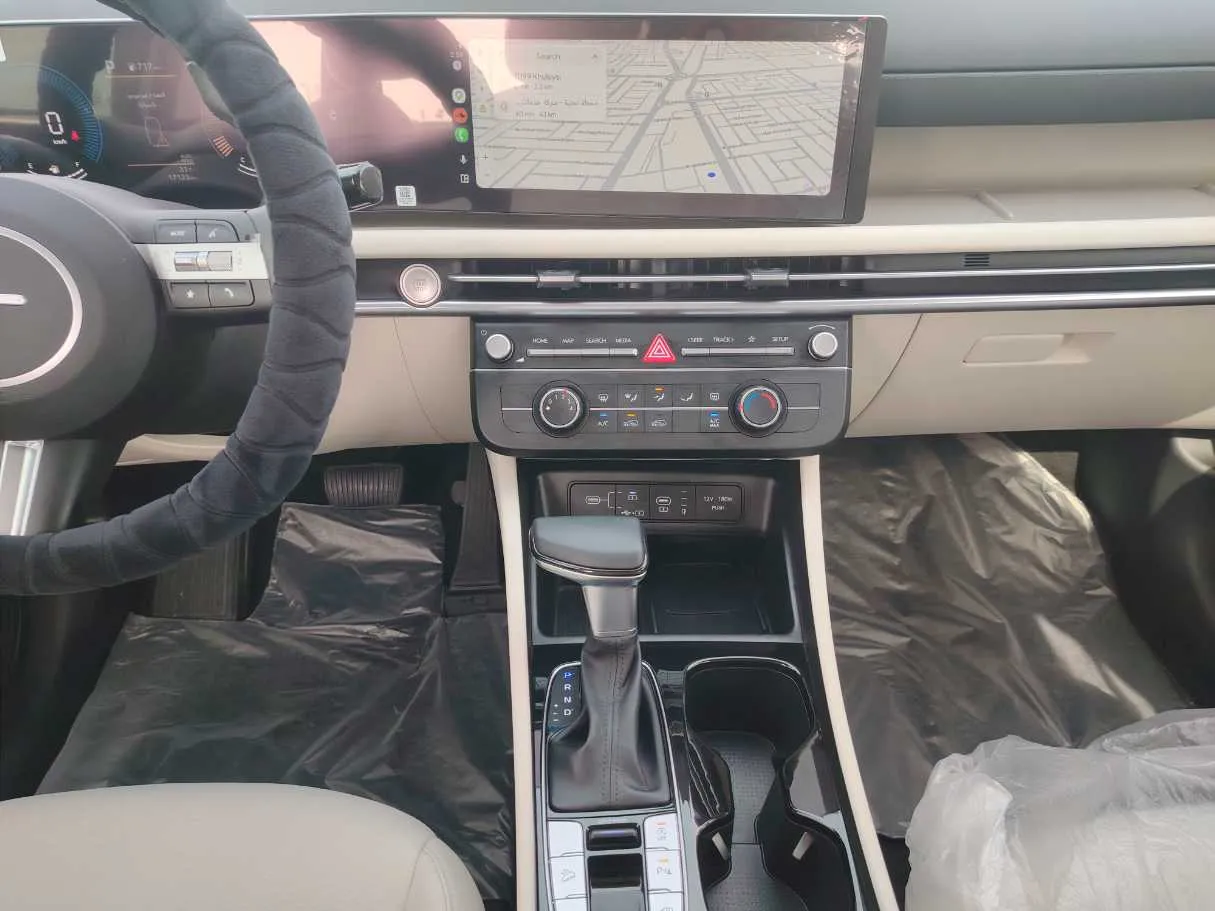 Car image 18