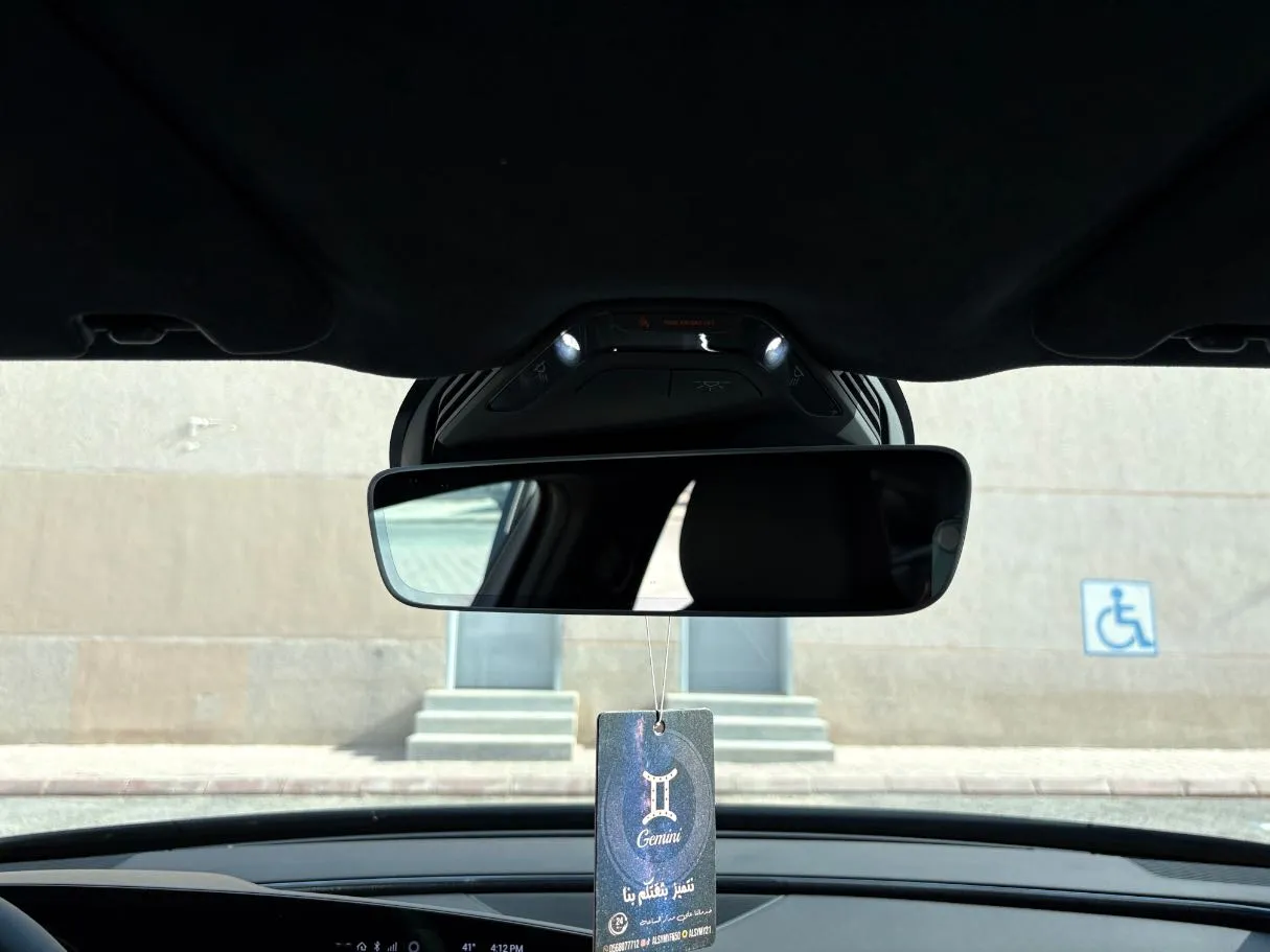 Car image 30