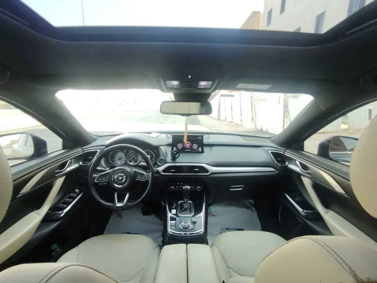 Car image 18