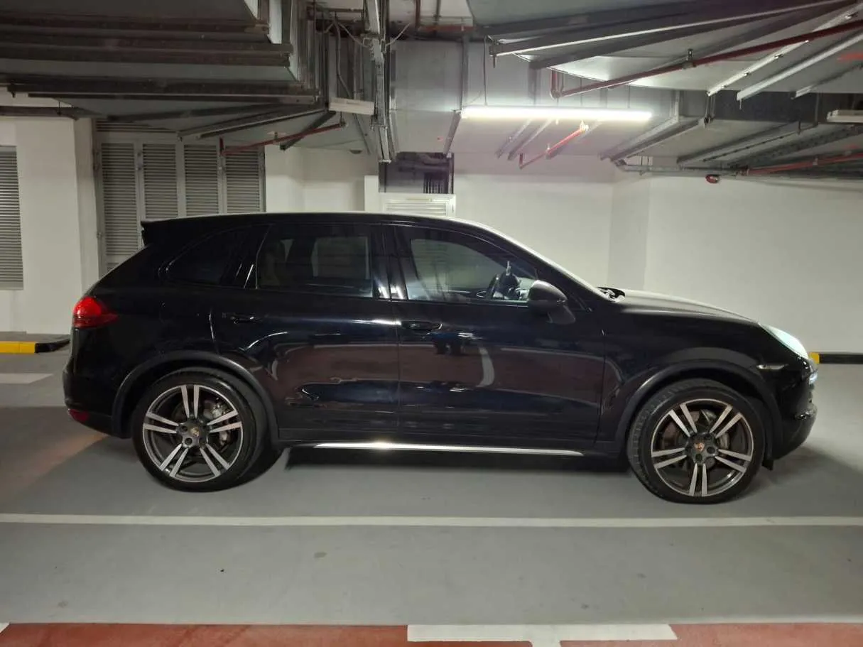 Car image 8