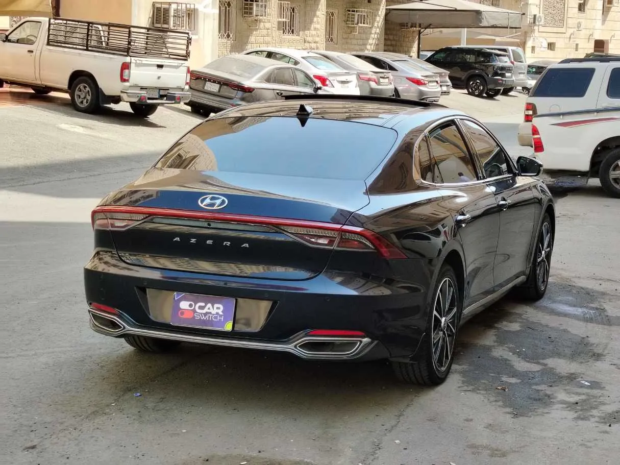 Car image 5