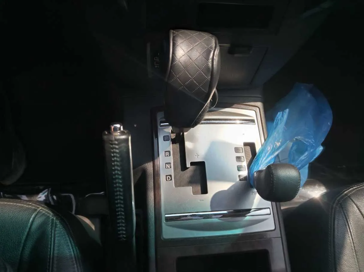 Car image 25