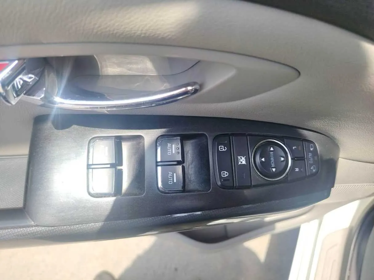 Car image 31