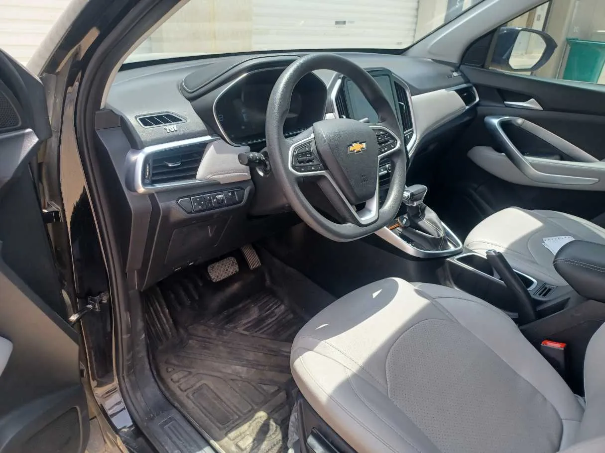Car image 12