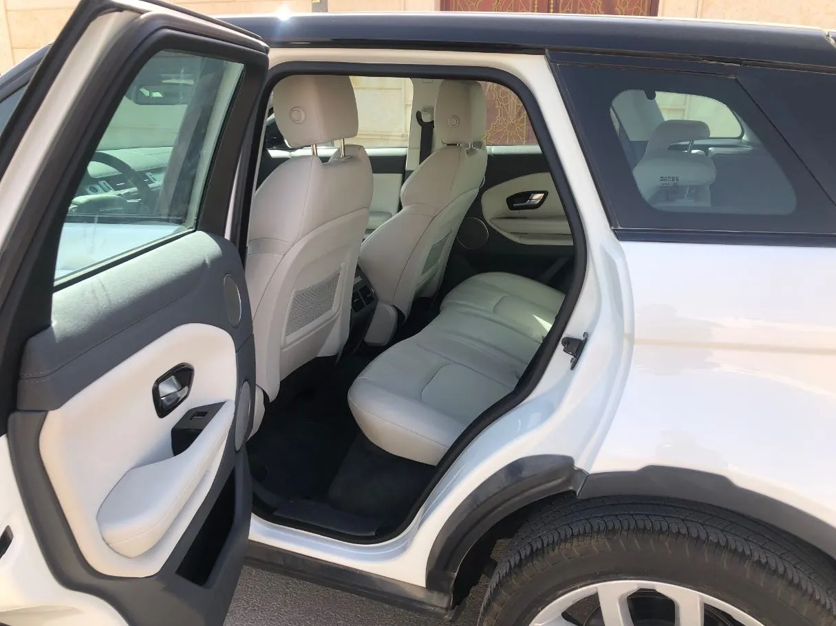 Car image 12